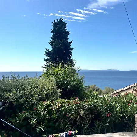 Holiday home Petite Maison Independante, Vue Mer, Terrasse, Piscine Chauffee