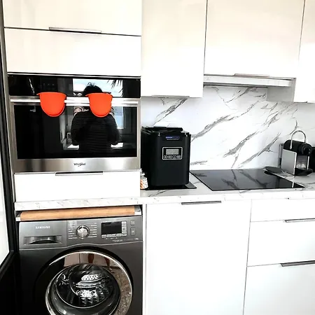 Petite Maison Independante, Vue Mer, Terrasse, Piscine Chauffee * Le Lavandou