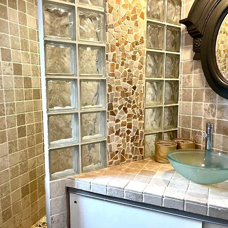 Petite Maison Independante, Vue Mer, Terrasse, Piscine Chauffee *