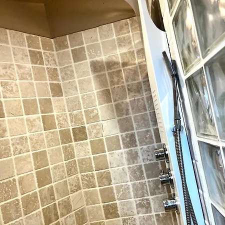 Petite Maison Independante, Vue Mer, Terrasse, Piscine Chauffee * Le Lavandou