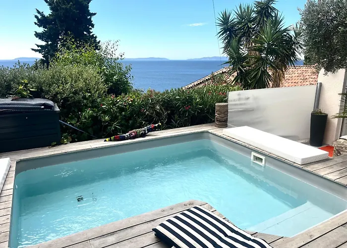 Holiday home Petite Maison Independante, Vue Mer, Terrasse, Piscine Chauffee Le Lavandou
