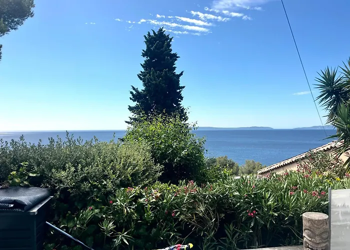 Holiday home Petite Maison Independante, Vue Mer, Terrasse, Piscine Chauffee