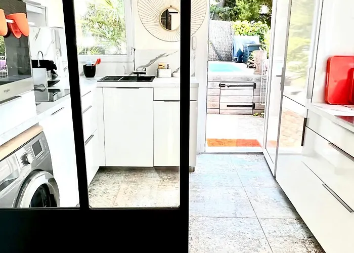 Hébergement de vacances Petite Maison Independante, Vue Mer, Terrasse, Piscine Chauffee