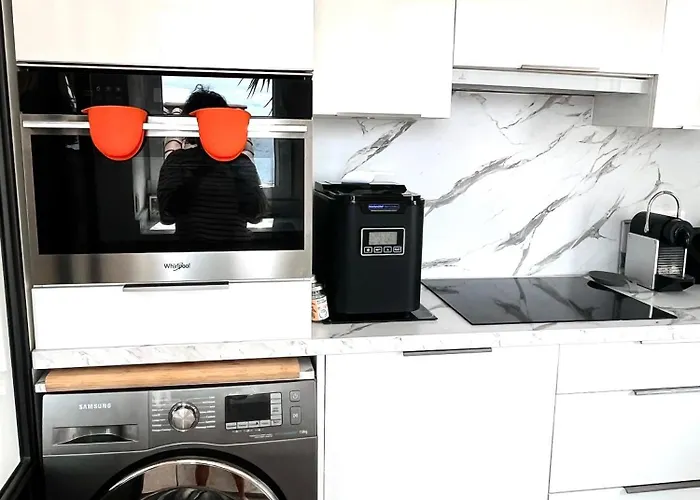 Petite Maison Independante, Vue Mer, Terrasse, Piscine Chauffee * Le Lavandou