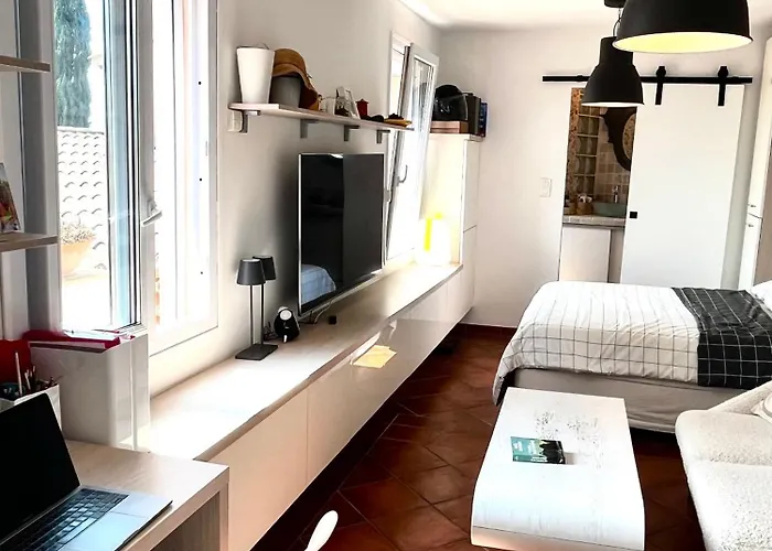 Holiday home Petite Maison Independante, Vue Mer, Terrasse, Piscine Chauffee Le Lavandou