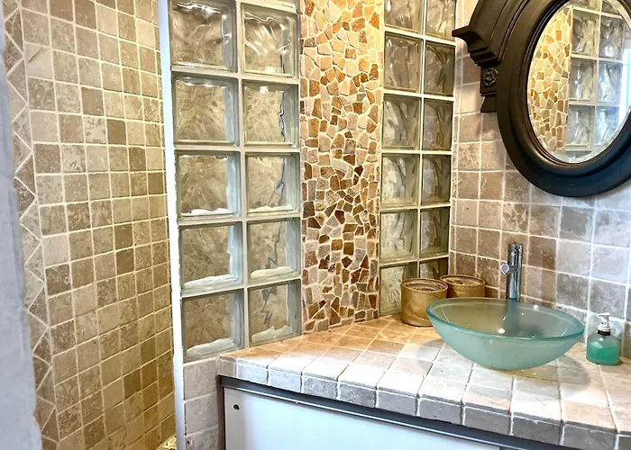 Petite Maison Independante, Vue Mer, Terrasse, Piscine Chauffee *